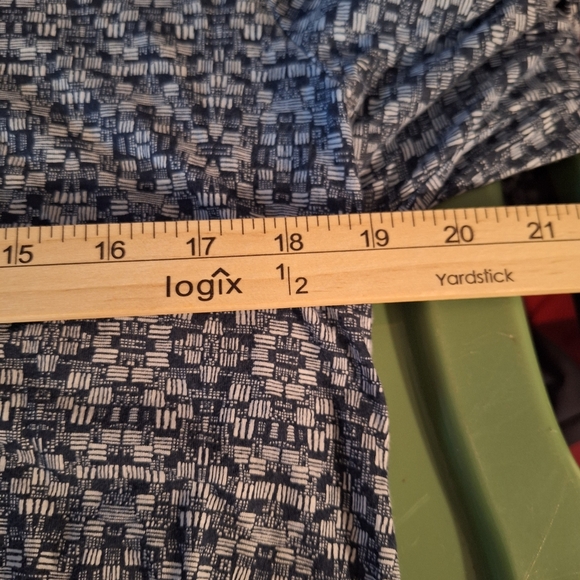 Elegant Blue Patterned Long Sleeve Top - Picture 5 of 6